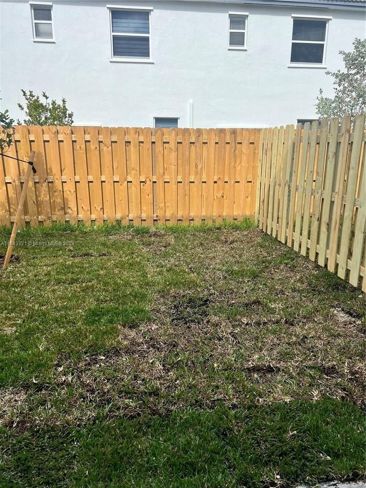 Sw 232nd Ln - Photo 2 of 8