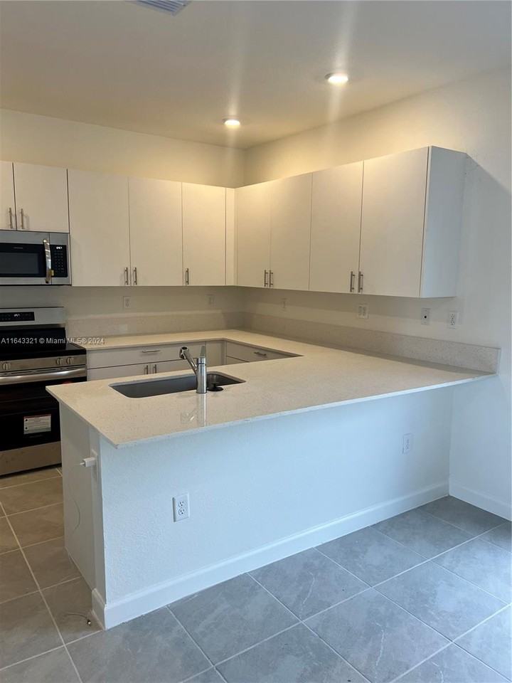 Sw 232nd Ln - Photo 4 of 8