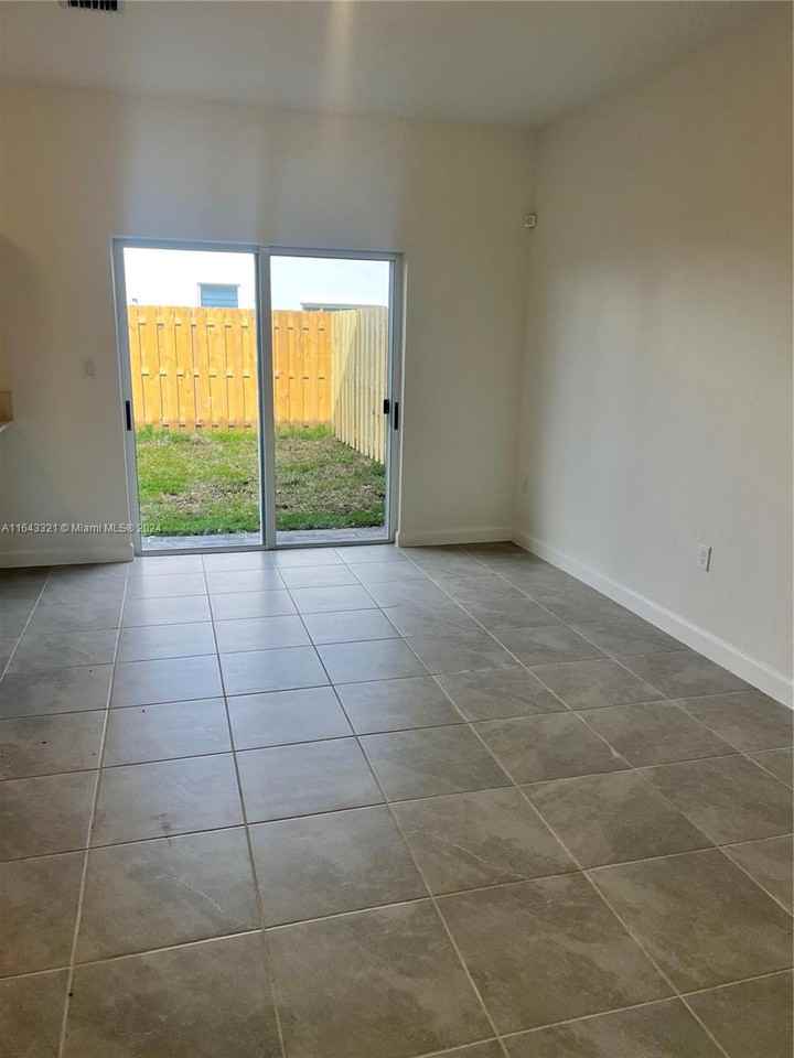 Sw 232nd Ln - Photo 5 of 8