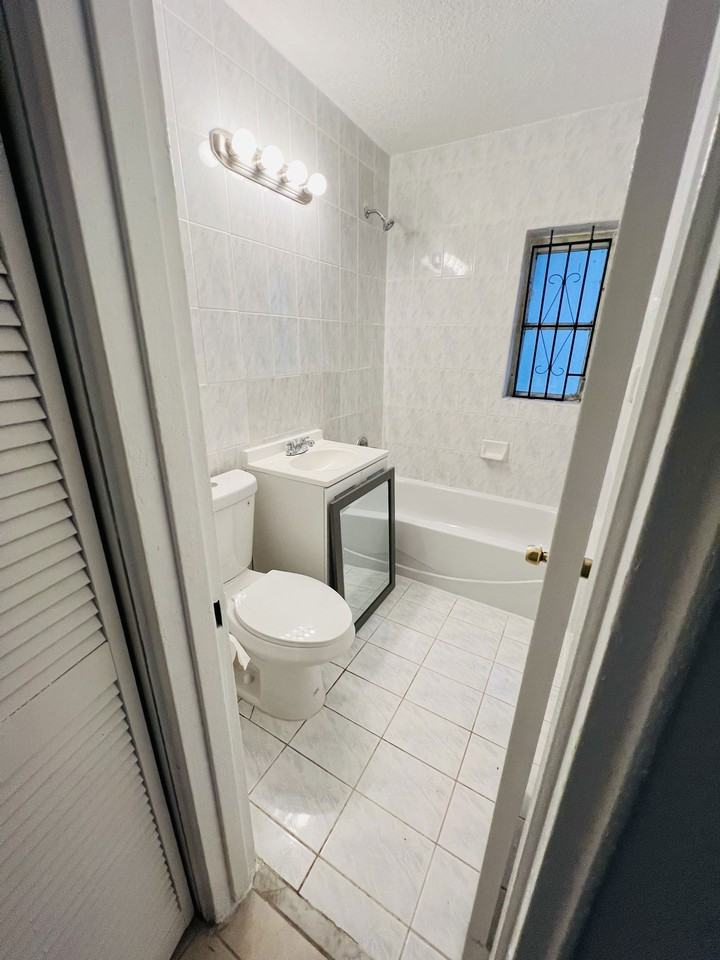 2335 West Bunche Park Drive - Photo 7 of 8