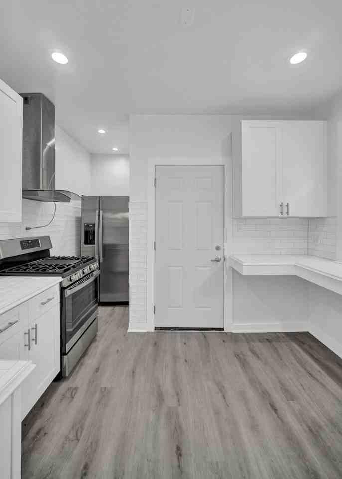 3234 W Waveland Ave #2 - Photo 5 of 8