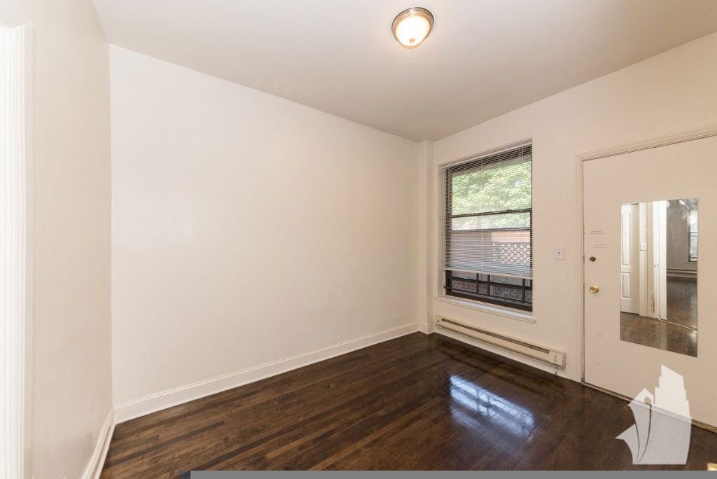 3815 N Greenview Ave #W01 - Photo 6 of 8