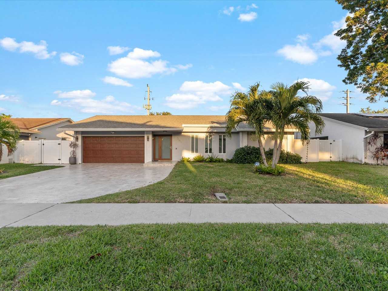 1398 Sw 24th Ter - Photo 2 of 8