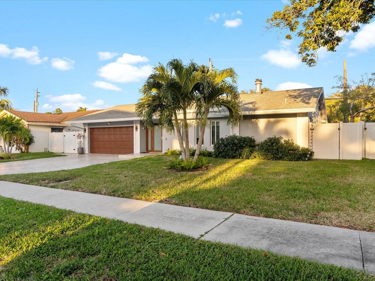 1398 Sw 24th Ter - Photo 3 of 8