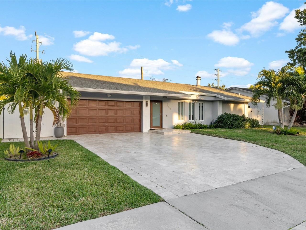 1398 Sw 24th Ter - Photo 5 of 8