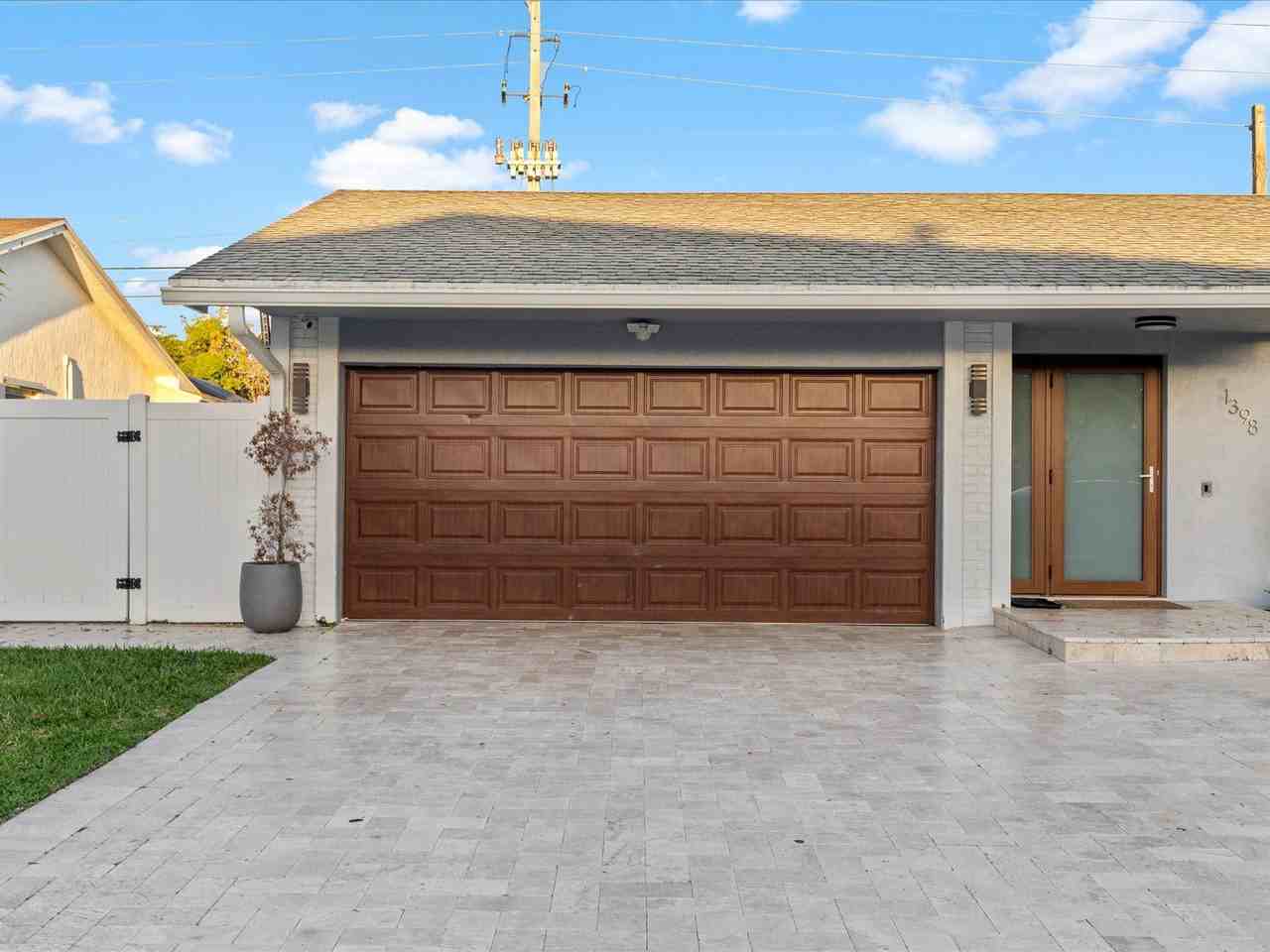 1398 Sw 24th Ter - Photo 6 of 8