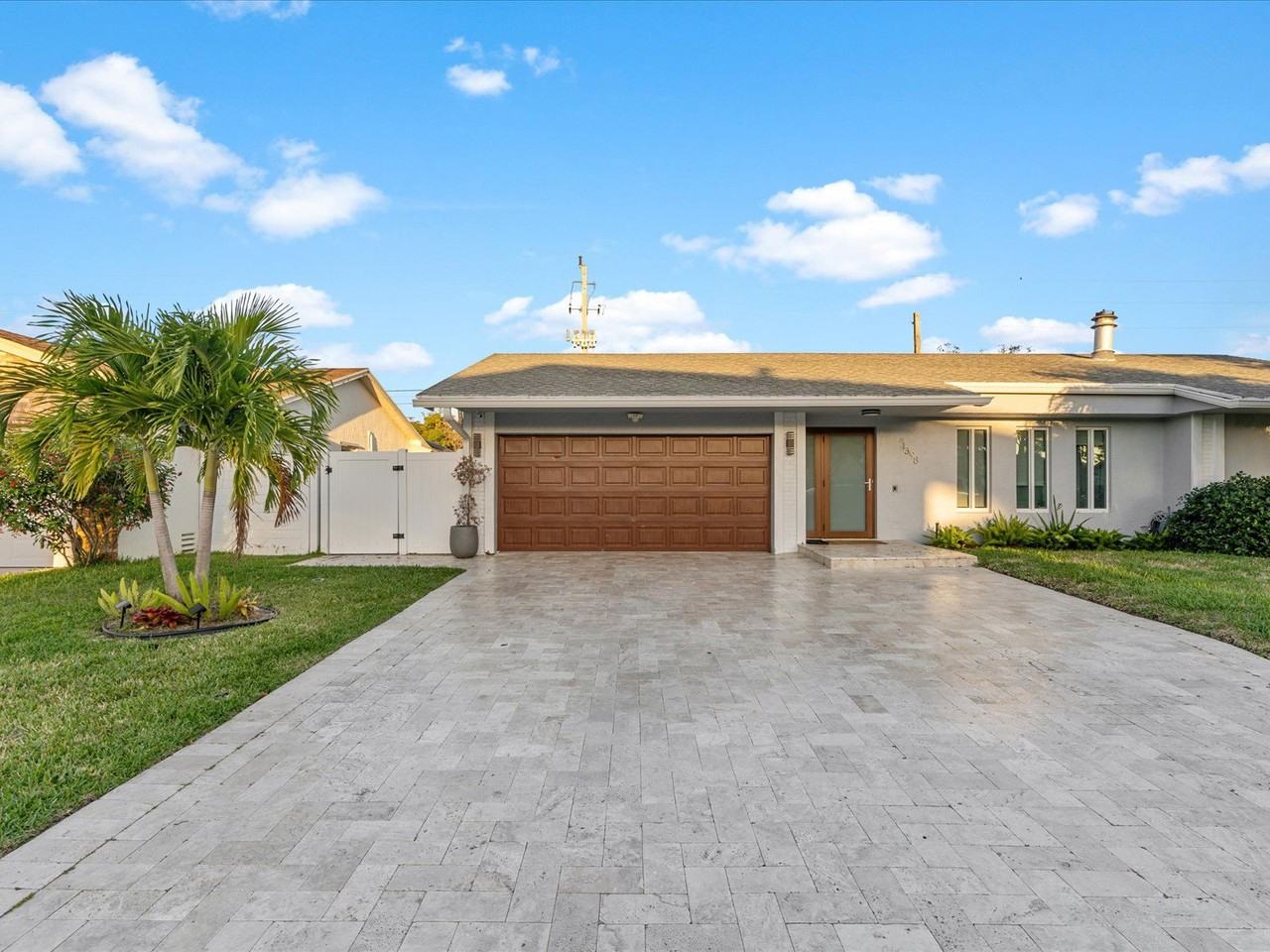 1398 Sw 24th Ter - Photo 7 of 8