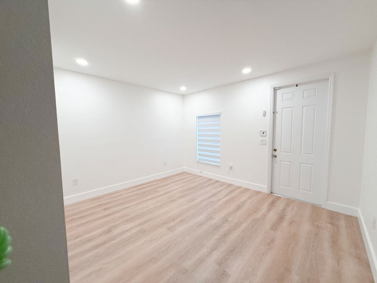 4102 Ne 26th St - Photo 4 of 8