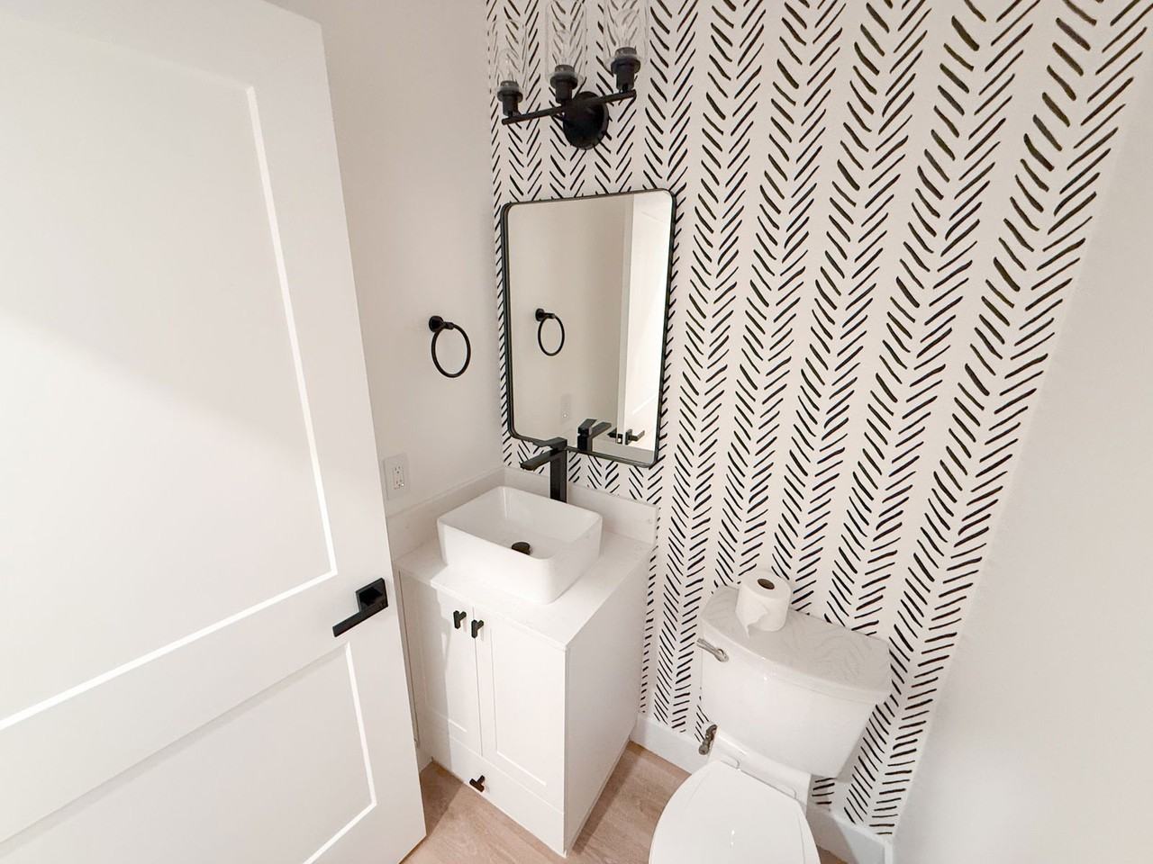 4102 Ne 26th St - Photo 7 of 8