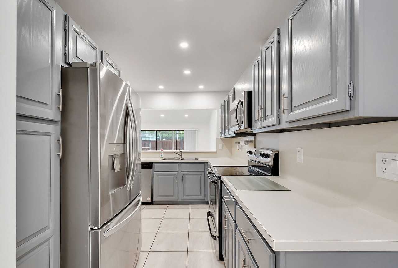 11364 Southwest 87th Terrace - Photo 3 of 8