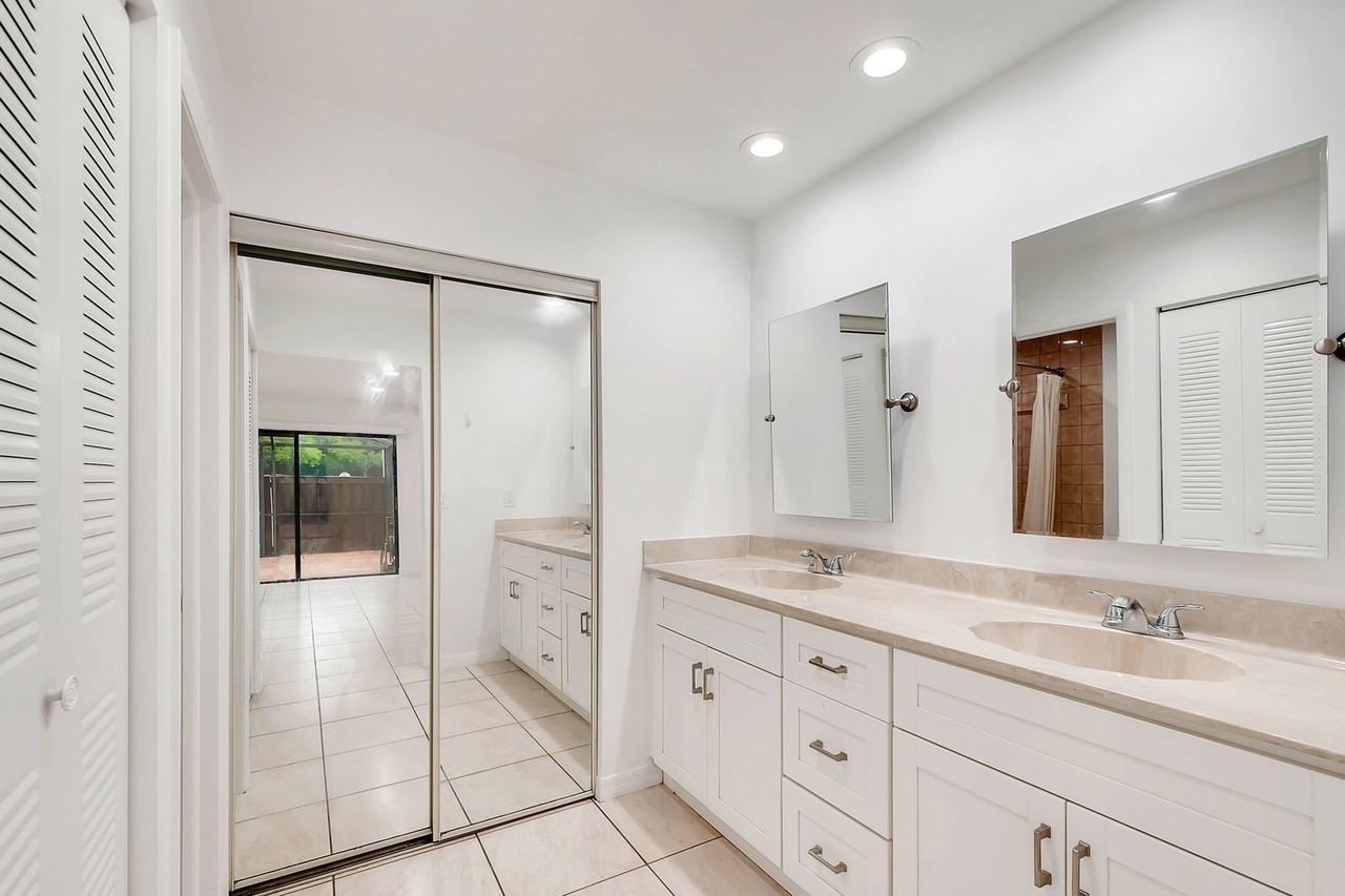 11364 Southwest 87th Terrace - Photo 6 of 8