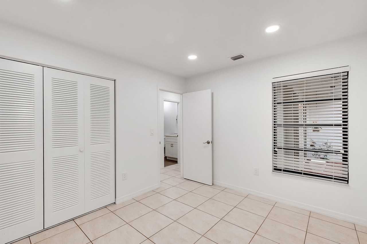 11364 Southwest 87th Terrace - Photo 7 of 8