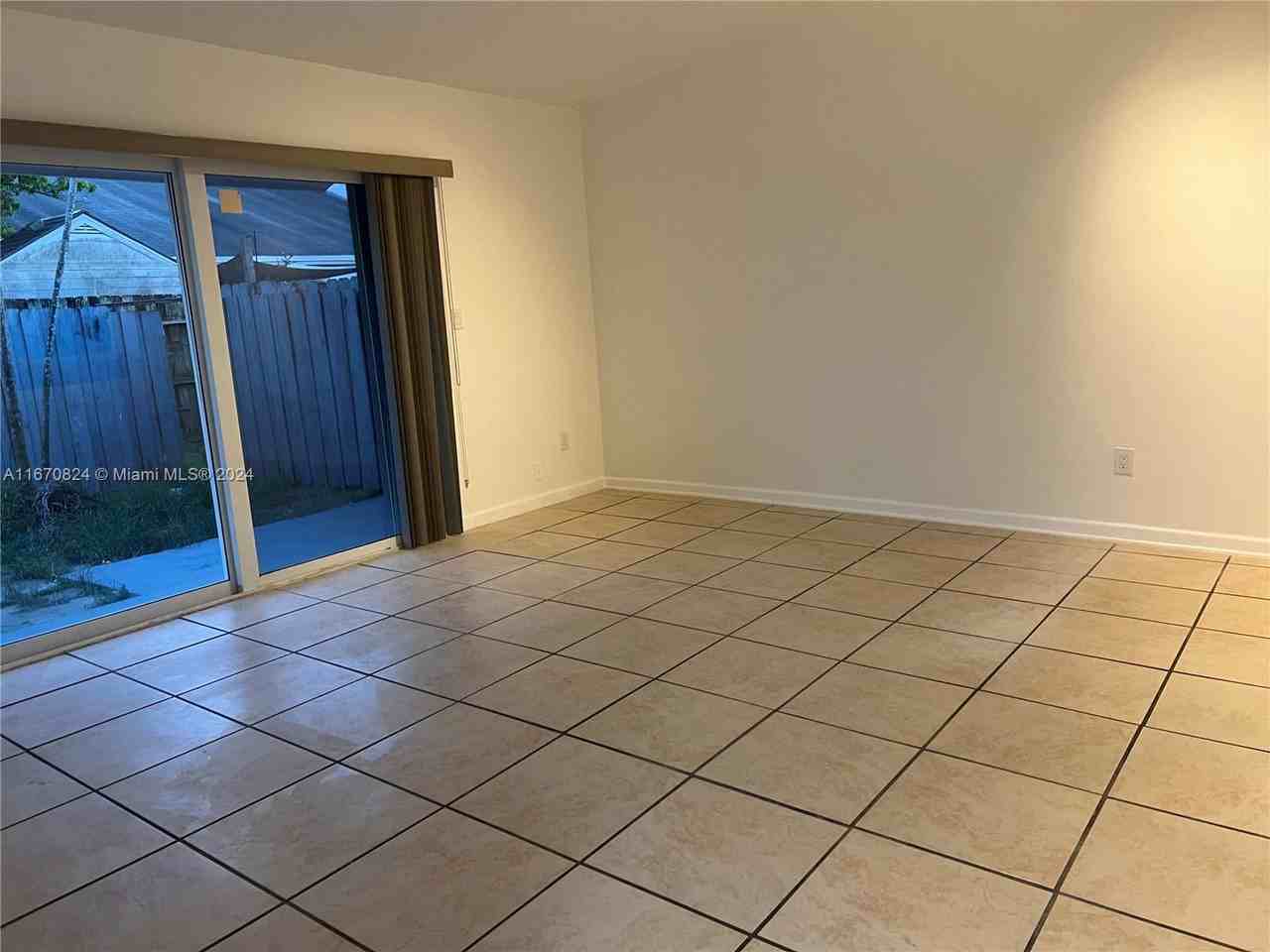 Southwest 205th Terrace #10358 - Photo 4 of 4