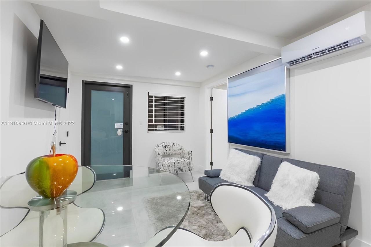 52 Ne 47th St #1 - Photo 3 of 6