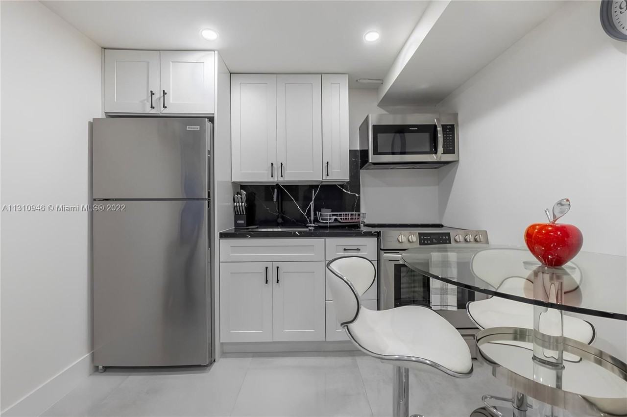 52 Ne 47th St #1 - Photo 4 of 6