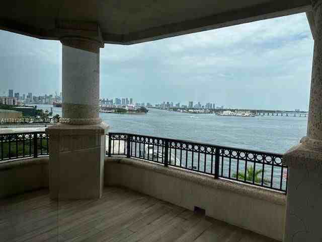 6800 Fisher Island Dr - Photo 2 of 8
