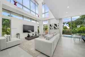 featured image of 1201 W 47th St #H1