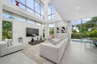 1201 W 47th St #H1 - Photo 1 of 1