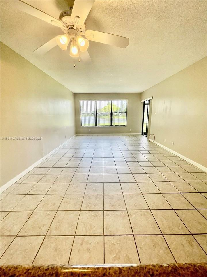 2324 S Cypress Bend Dr #2322 - Photo 3 of 8