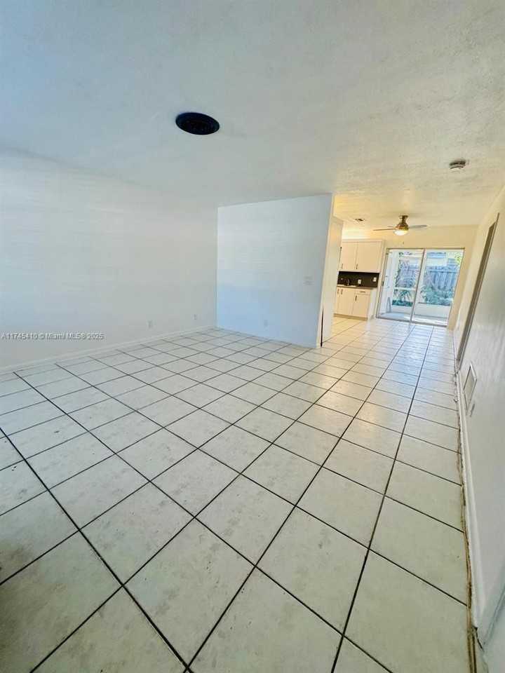 2053 Ne 25th Ave - Photo 2 of 8