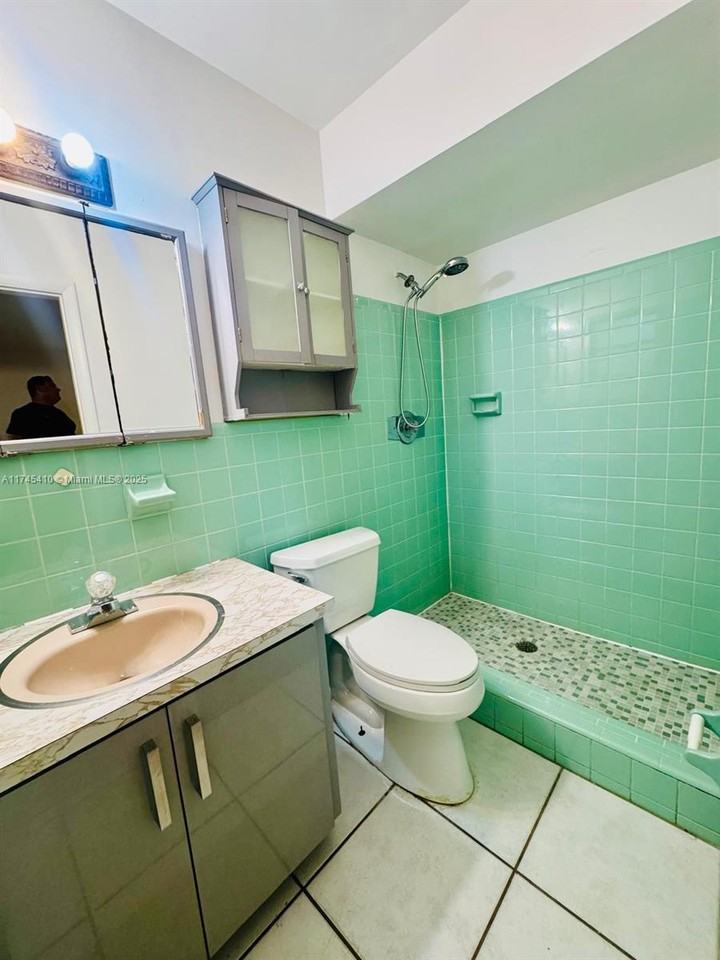 2053 Ne 25th Ave - Photo 5 of 8