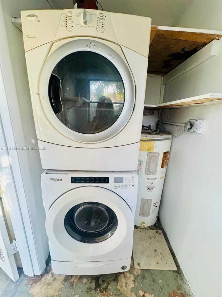 2053 Ne 25th Ave - Photo 6 of 8