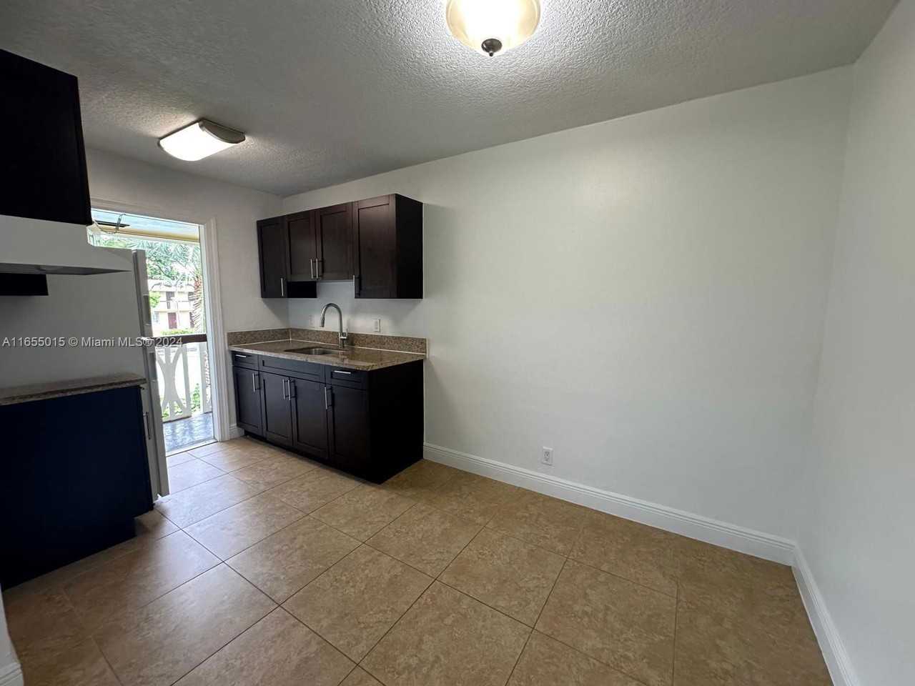 2902 Ne 17th Ave #2902 - Photo 3 of 8