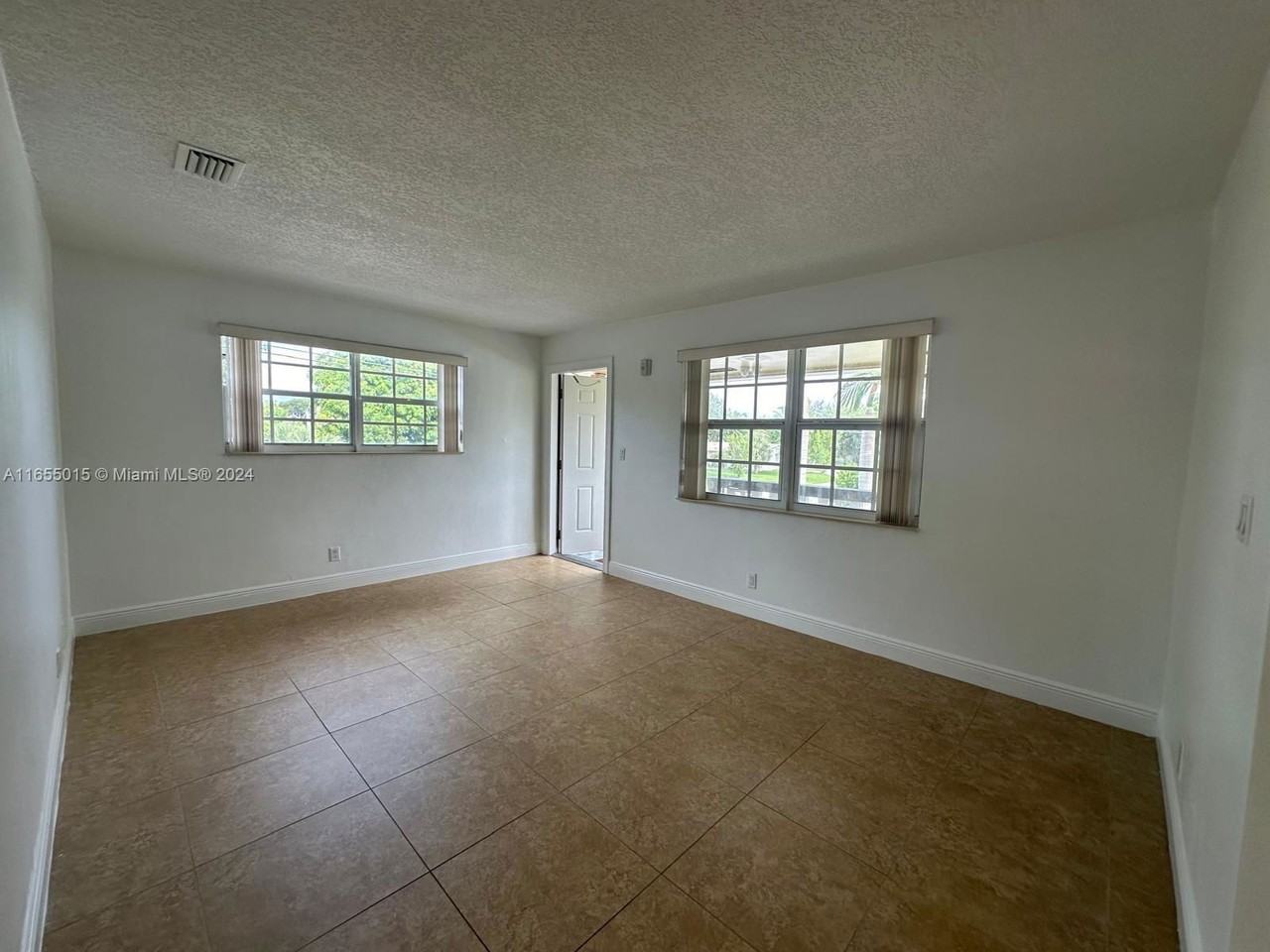 2902 Ne 17th Ave #2902 - Photo 4 of 8