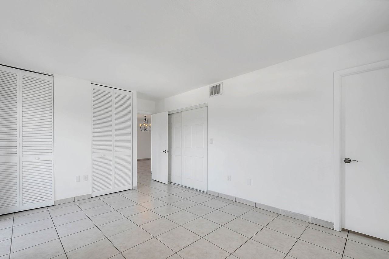 130 S Shore Dr #5C - Photo 5 of 8