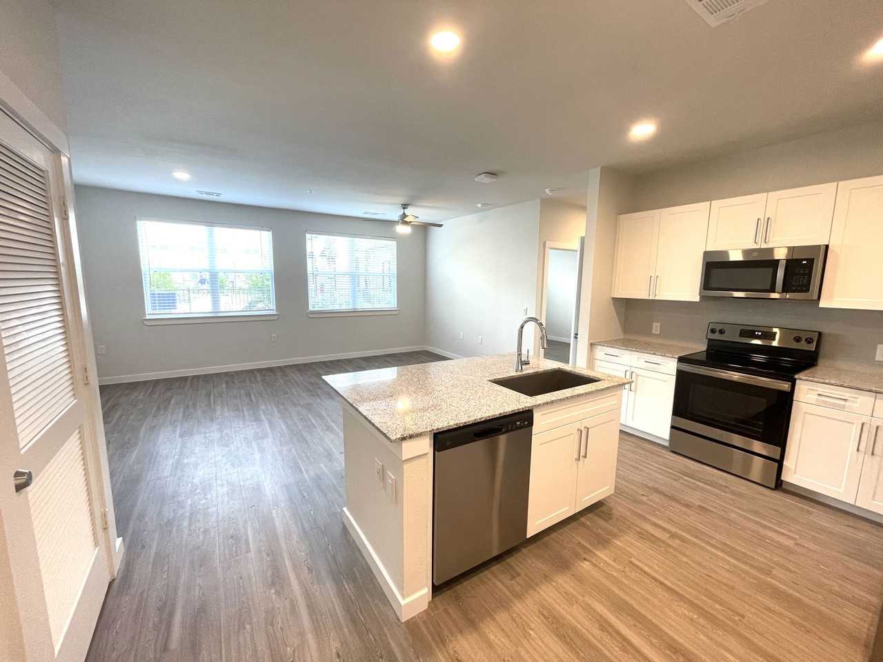 11925 Ring Dr #313 - Photo 3 of 8