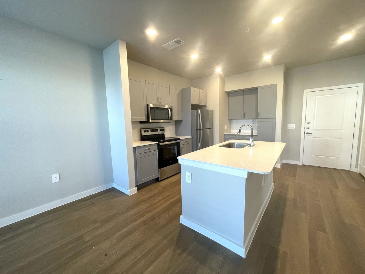 3845 Frontier Pkwy #3301 - Photo 4 of 8