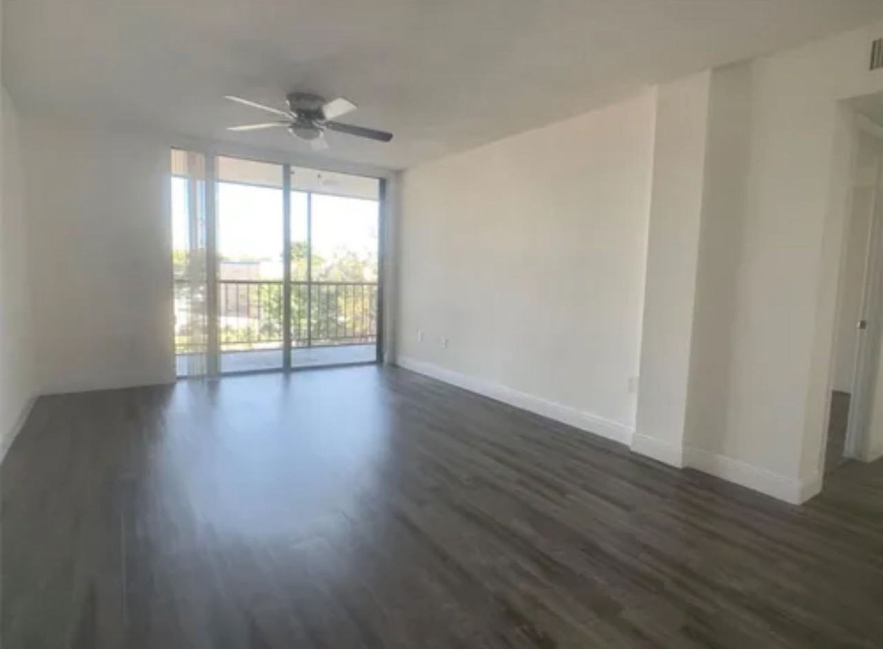 19455 Ne 10th Ave #101 - Photo 2 of 8