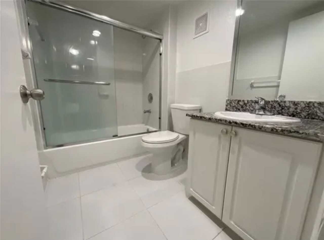 19455 Ne 10th Ave #101 - Photo 5 of 8