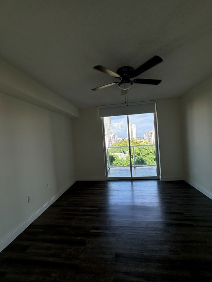 17000 N Bay Rd #801 - Photo 2 of 8