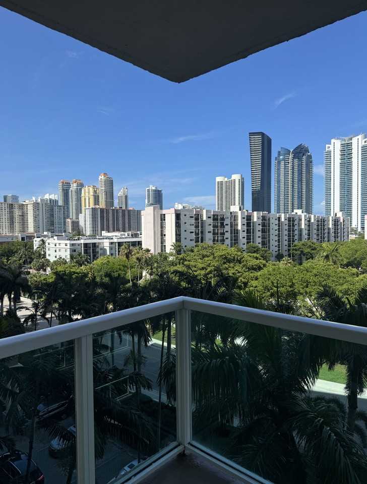 17000 N Bay Rd #801 - Photo 4 of 8