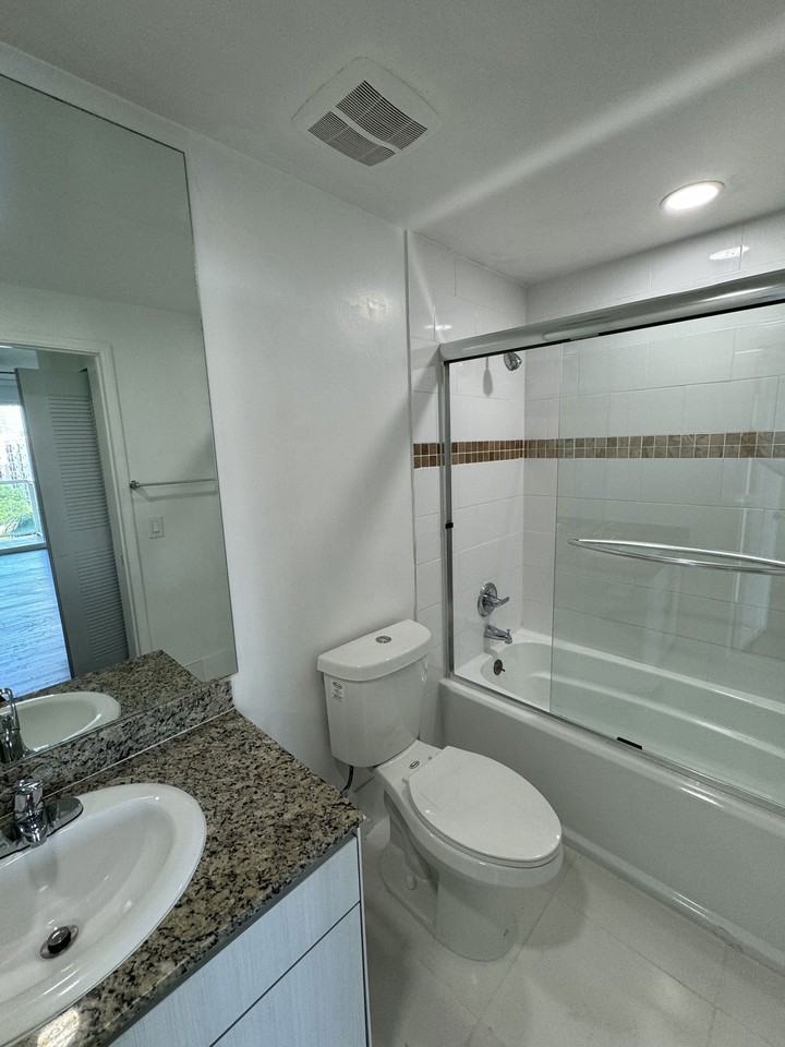 17000 N Bay Rd #801 - Photo 6 of 8