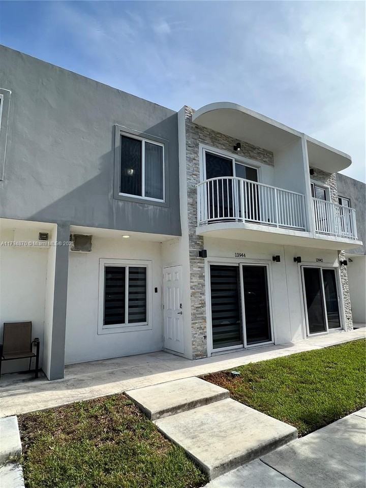 13944 Sw 259th Way - Photo 5 of 8