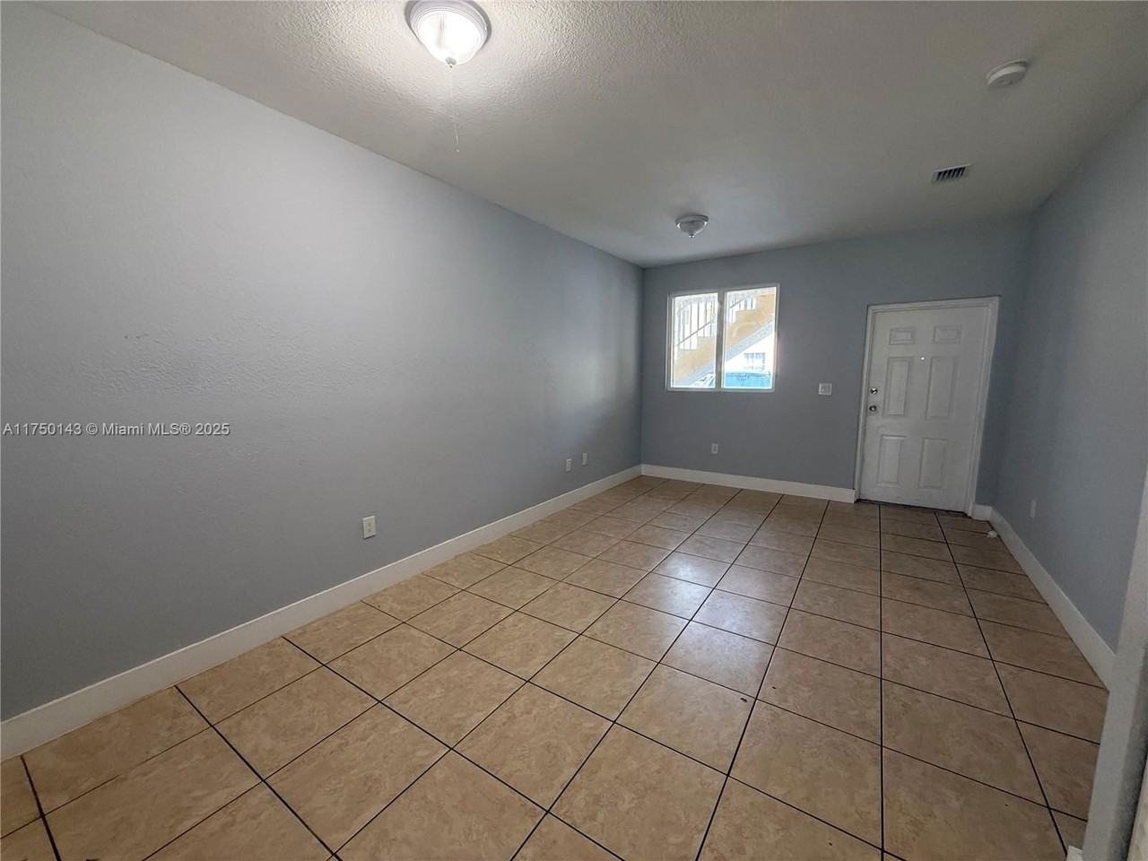 1568 Se 26th St - Photo 4 of 8