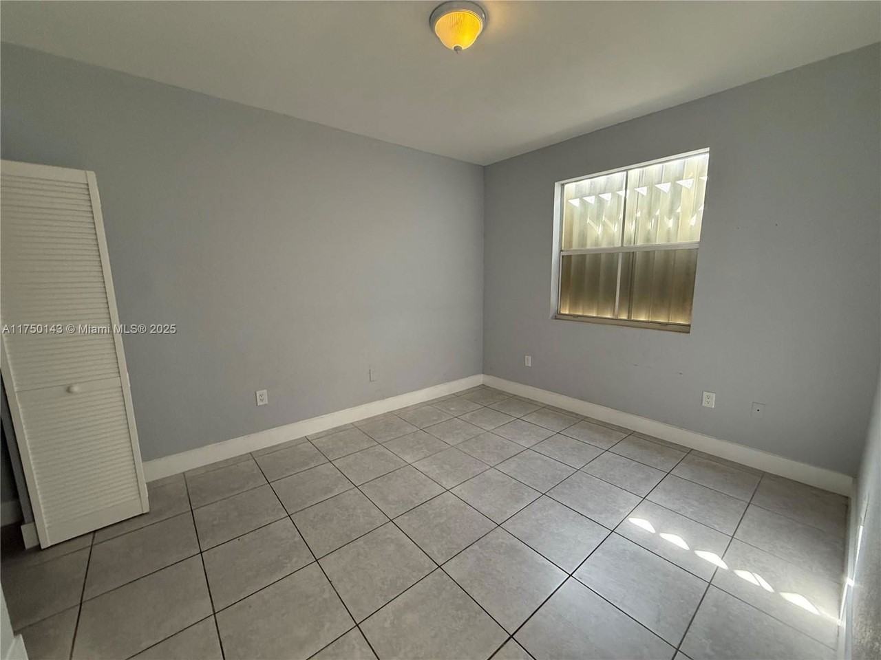 1568 Se 26th St - Photo 6 of 8
