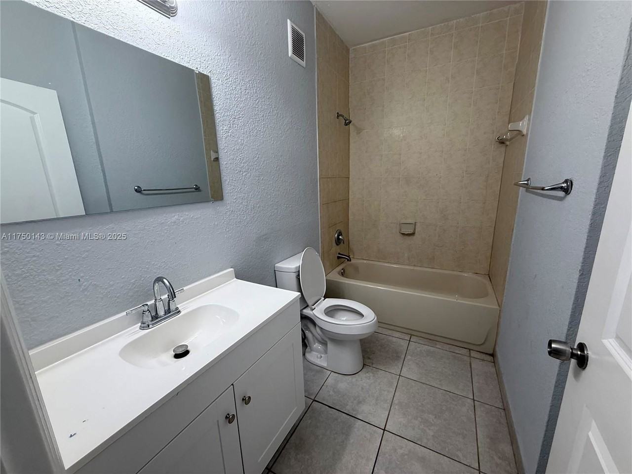 1568 Se 26th St - Photo 7 of 8