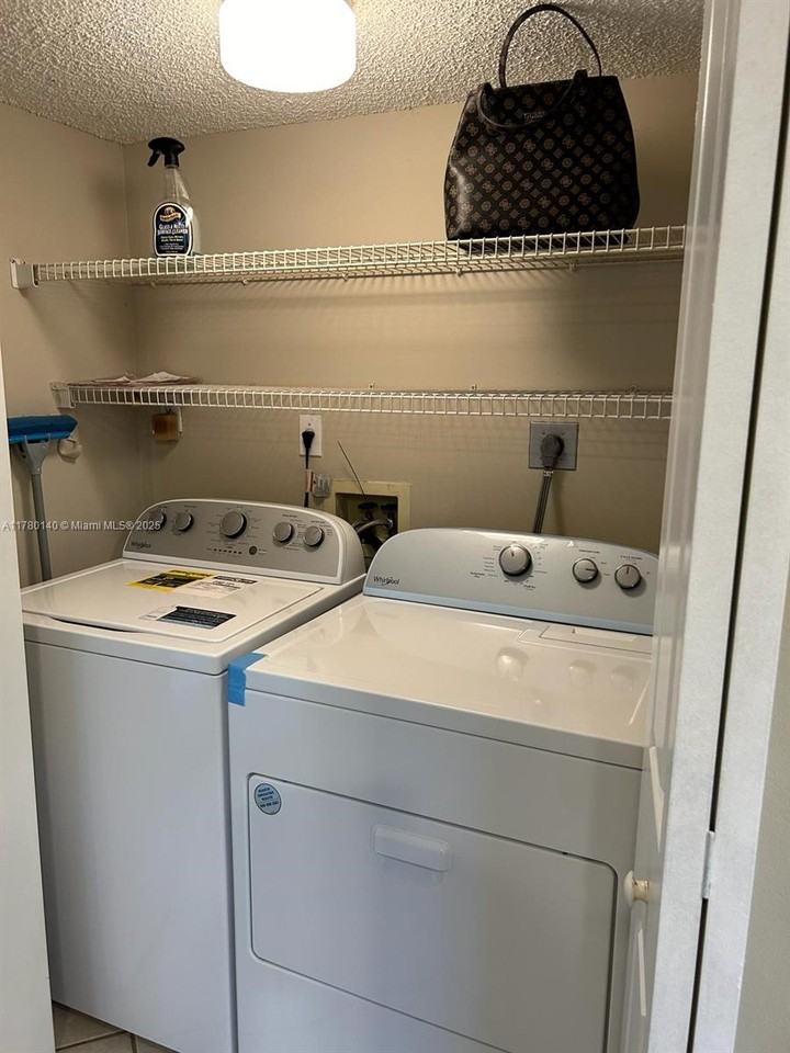 2277 Se 27th Dr - Photo 3 of 8