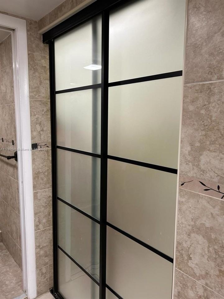 2277 Se 27th Dr - Photo 5 of 8