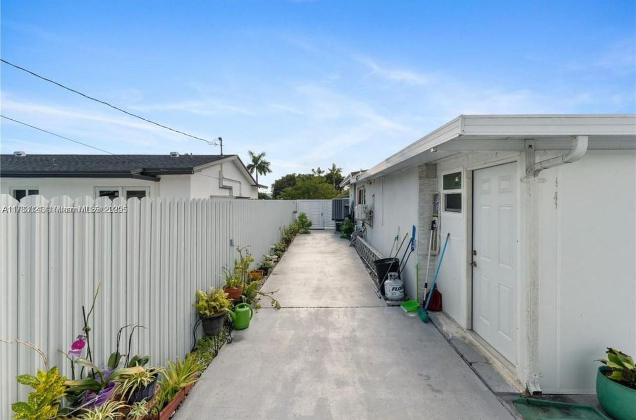 20701 Sw 117th Ave - Photo 3 of 7