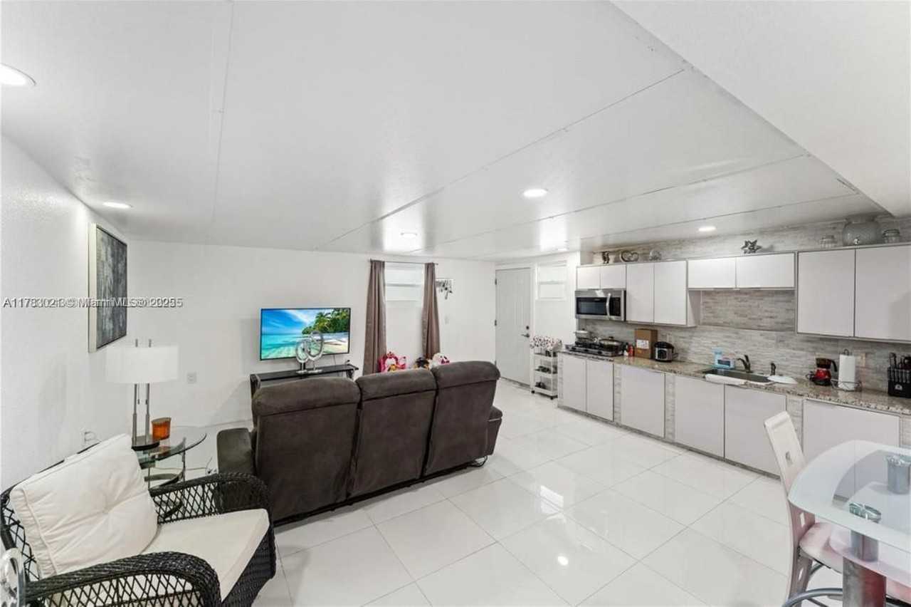 20701 Sw 117th Ave - Photo 4 of 7