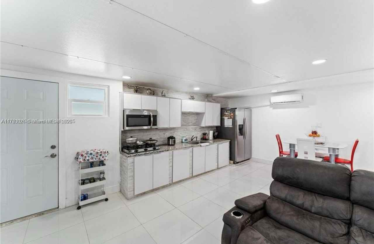 20701 Sw 117th Ave - Photo 6 of 7