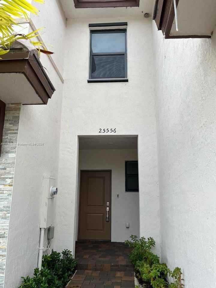 25556 Southwest 108th Avenue - Photo 3 of 8