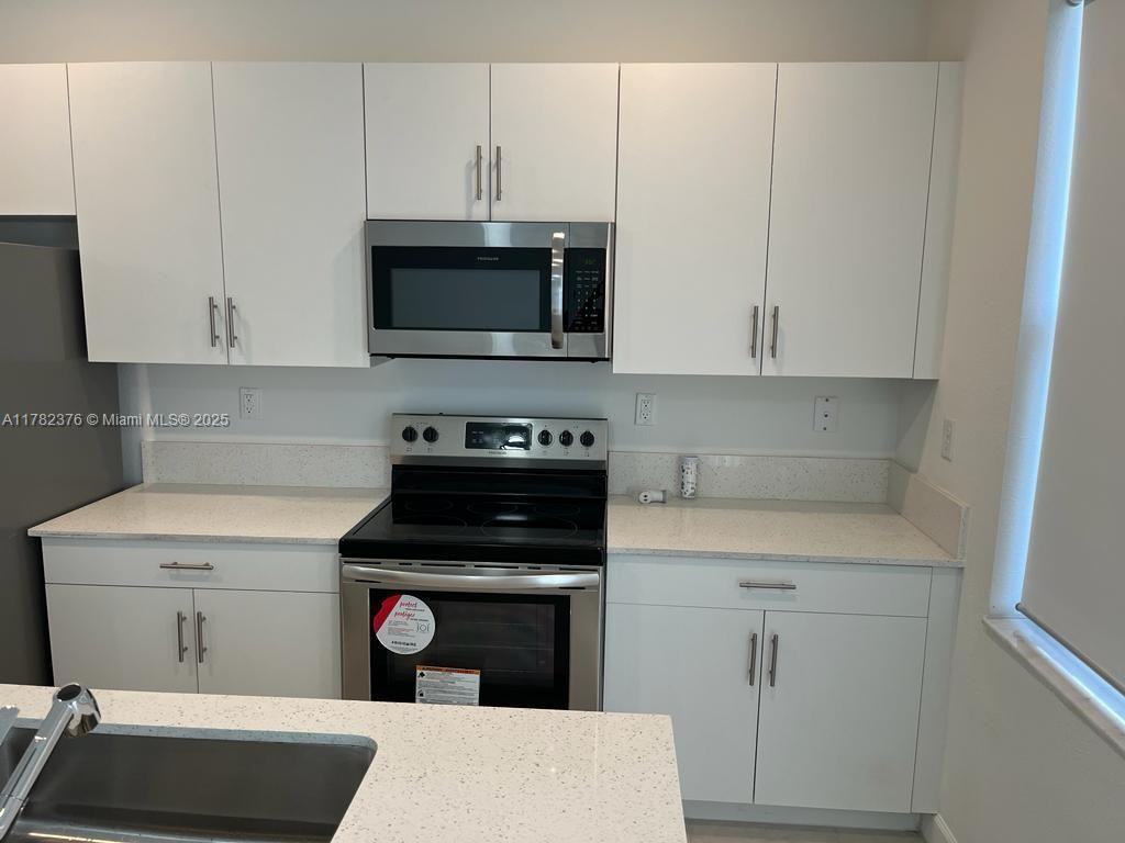 25556 Southwest 108th Avenue - Photo 5 of 8