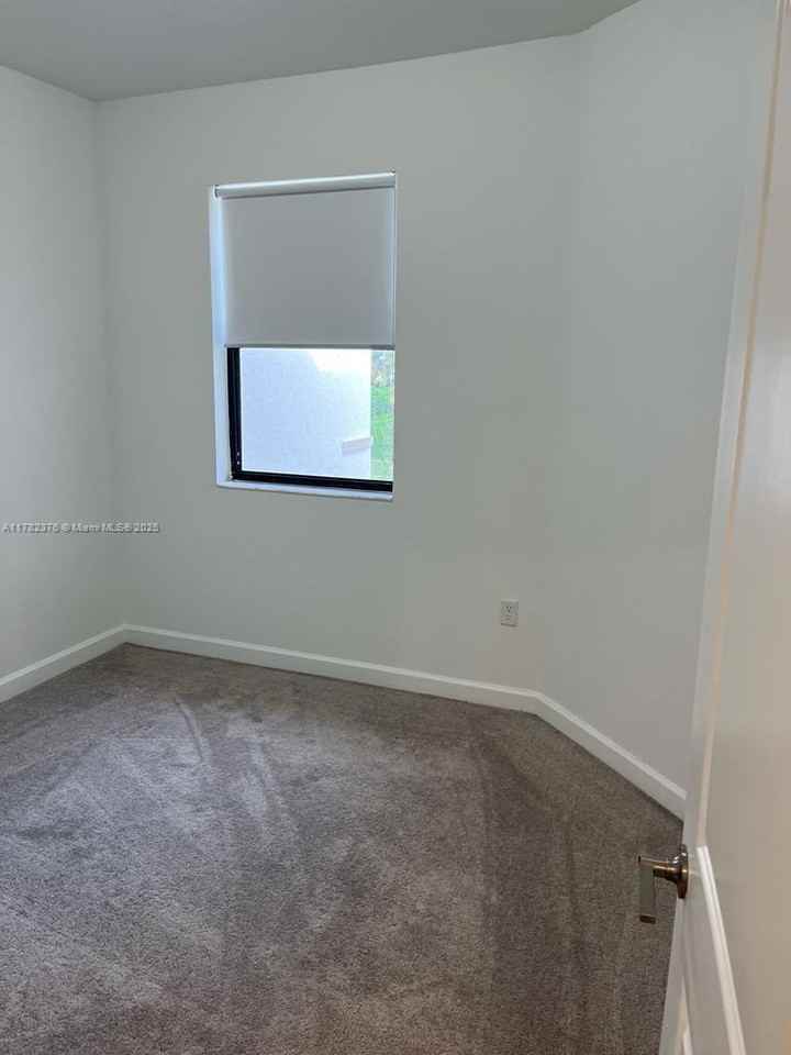 25556 Southwest 108th Avenue - Photo 6 of 8