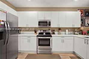 2658 Se 10th St - Photo 6 of 8