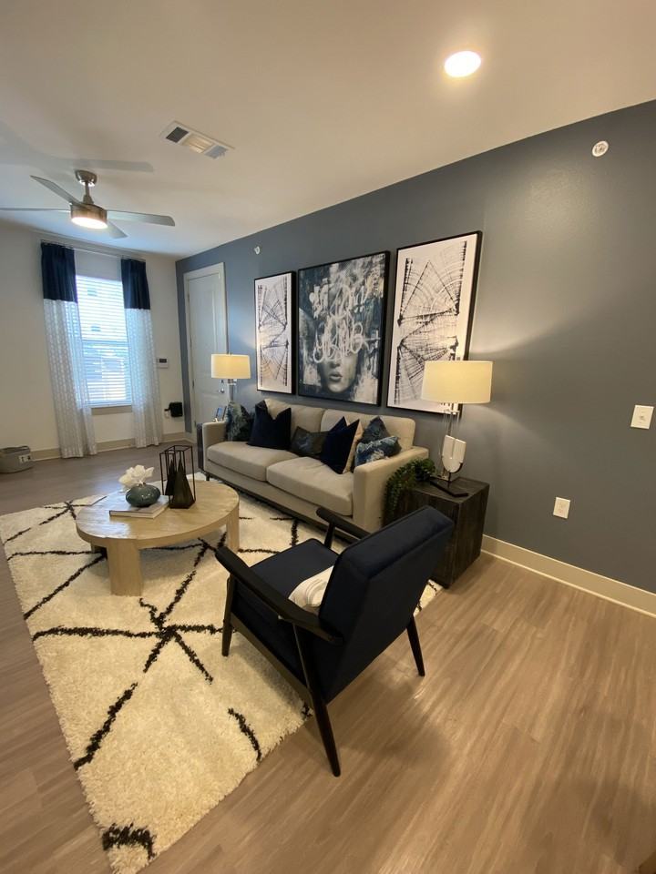 5320 Sublett Rd - Photo 3 of 8